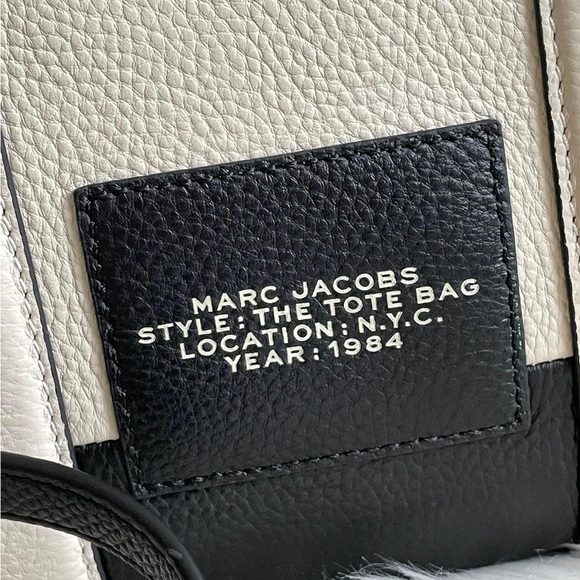 H006L01RE22 - Marc Jacobs The Colorblock Mini Tote Bag - Picture 5 of 16